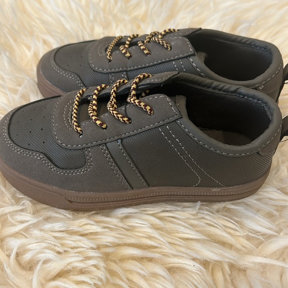2/$28 OshKosh B’Gosh Brown Slip-On Canvas Shoes with Fake Laces Toddler Size 9 - Picture 3 of 6